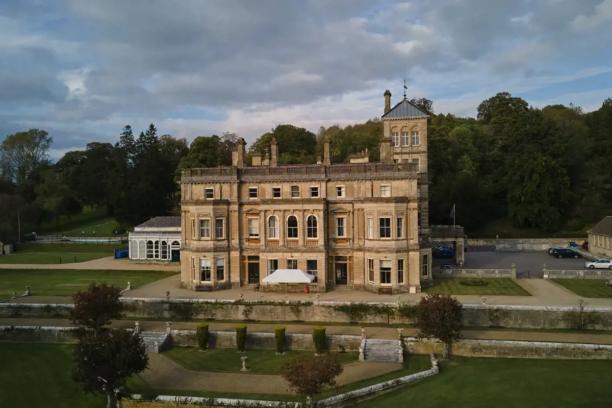 Rendcomb College grounds